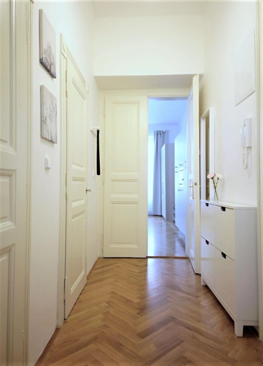Castle Hotel apartamentowy Praga
